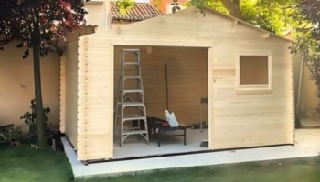 Come posso fissare la casetta o il garage di legno al terren